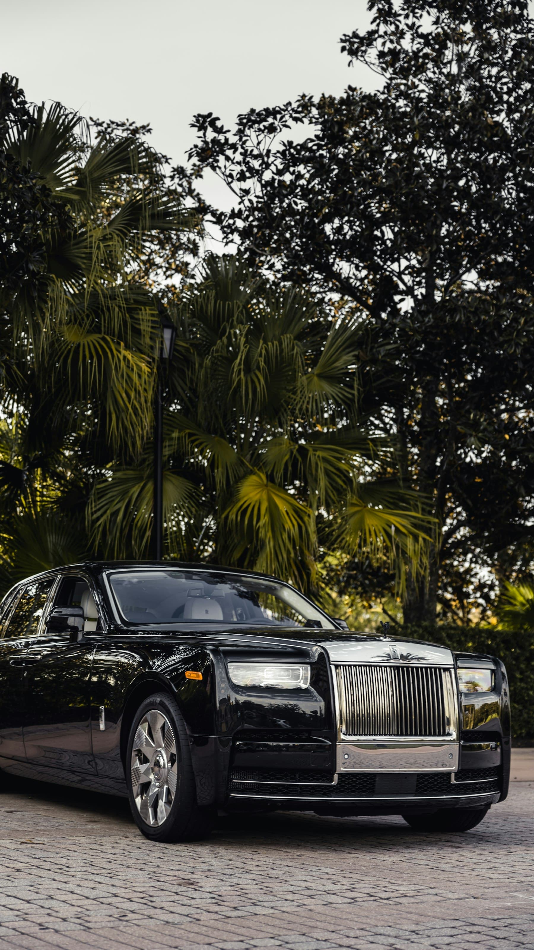 Rolls-Royce Phantom, ultra-luxury sedan